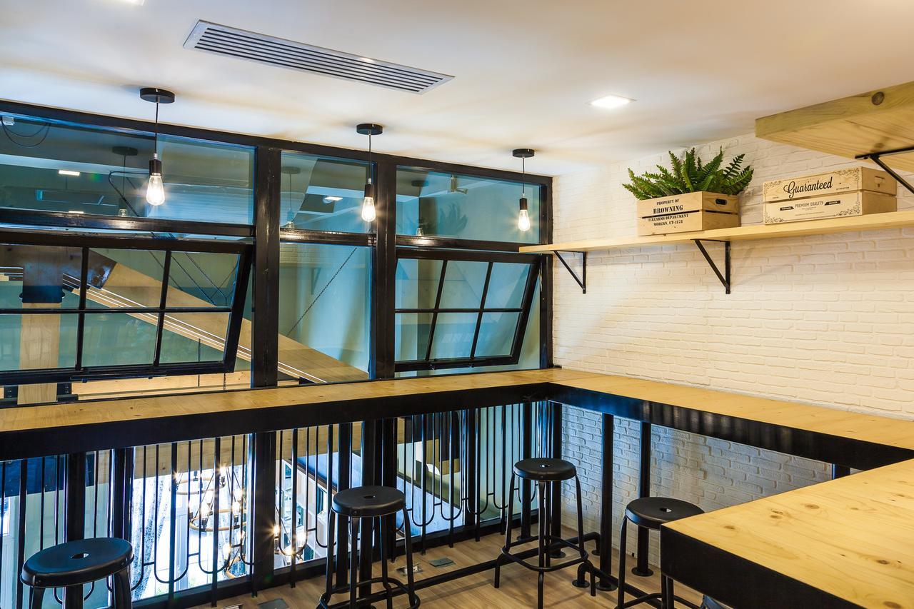 Travel Light Hostel Pattaya Exterior photo