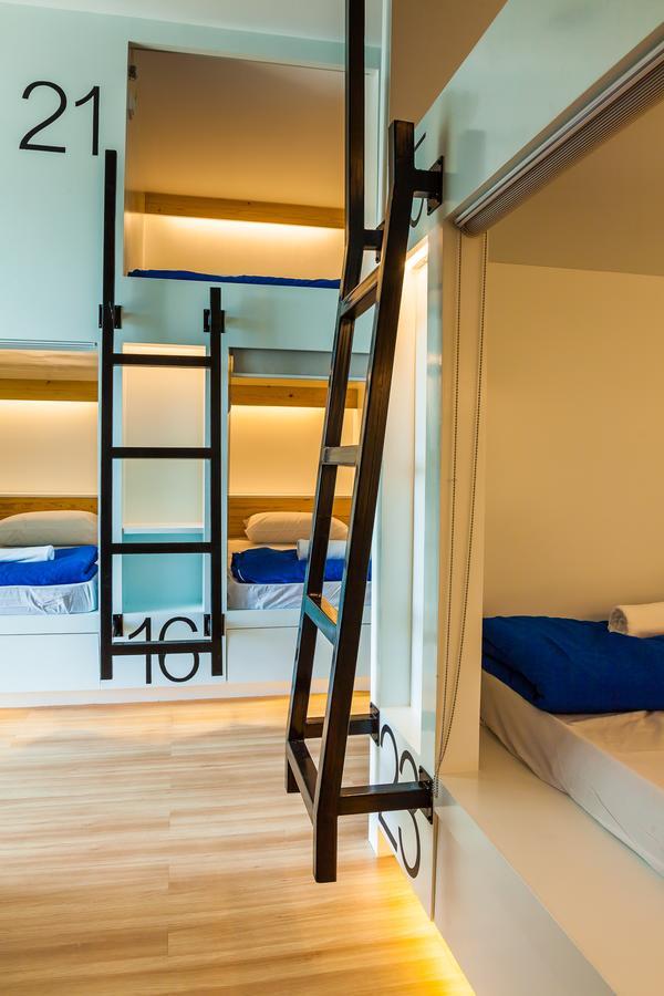 Travel Light Hostel Pattaya Exterior photo