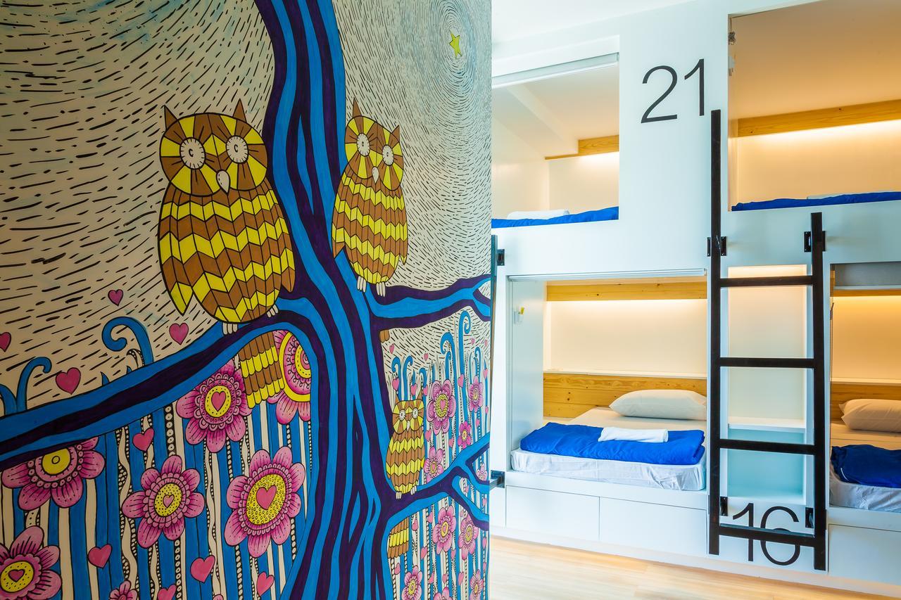 Travel Light Hostel Pattaya Exterior photo