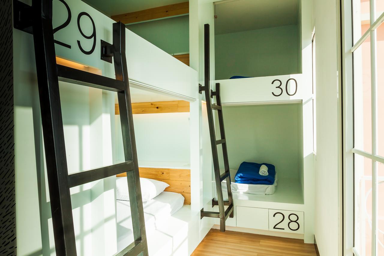 Travel Light Hostel Pattaya Exterior photo